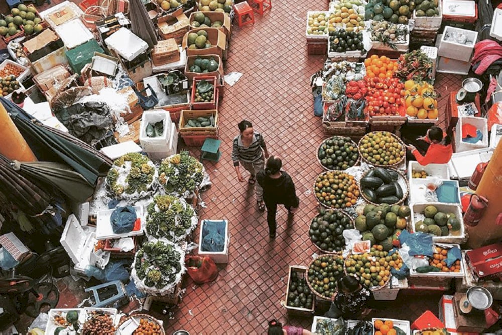 Hom Market offers a rich tapestry of experiences